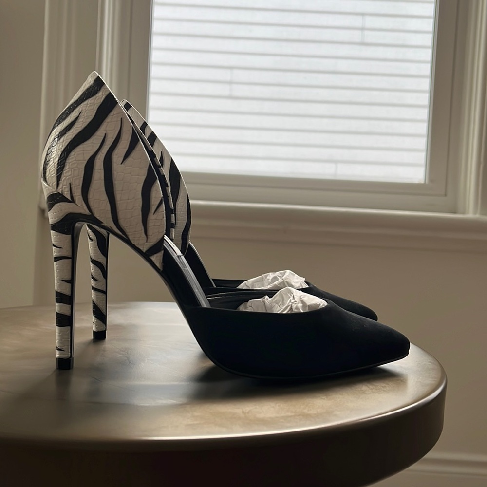 Brand new Steve Madden Hypnotic Zebra pumps